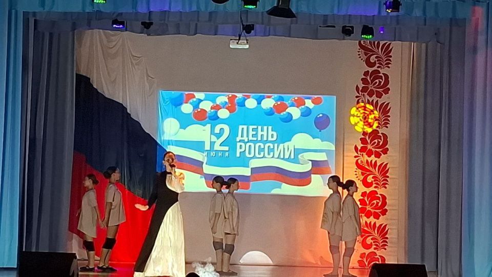 Праздничный концерт для жителей города Счастье, посвященный Дню России