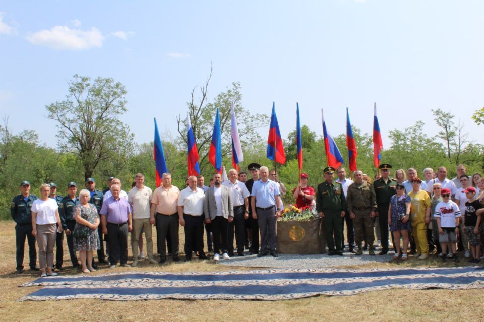 Сергей Козенко: Сегодня в Краснодоне, в один из важнейших государственных праздников — в День России, мы заложили камень как символичное основание будущего памятника нашим землякам — героям, отдавшим свои жизни, выполняя...
