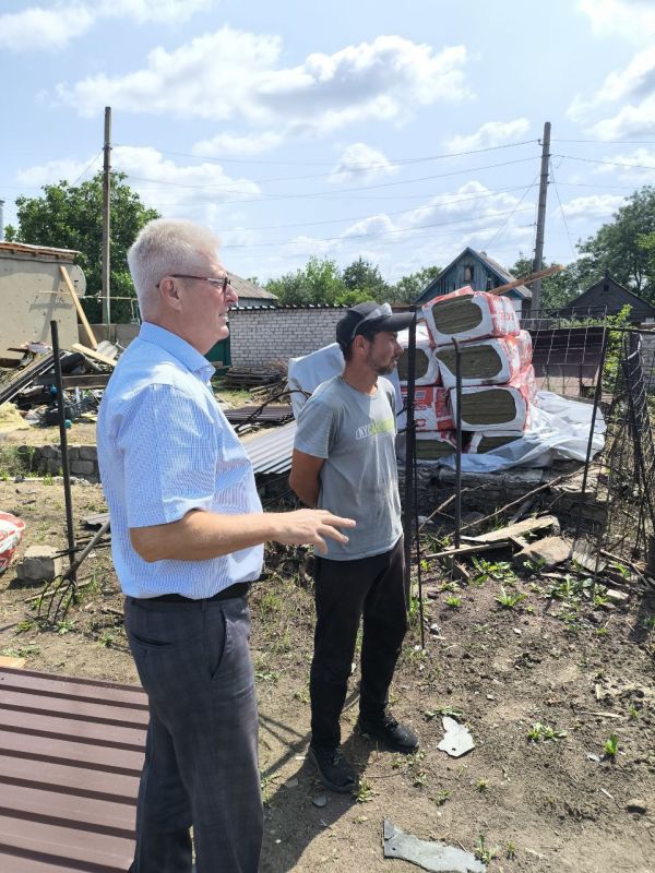 Сергей Козенко: Сегодня в поселке Краснодон ознакомился с ходом восстановительных работ после недавнего ракетного удара со стороны ВСУ по мирному населенному пункту