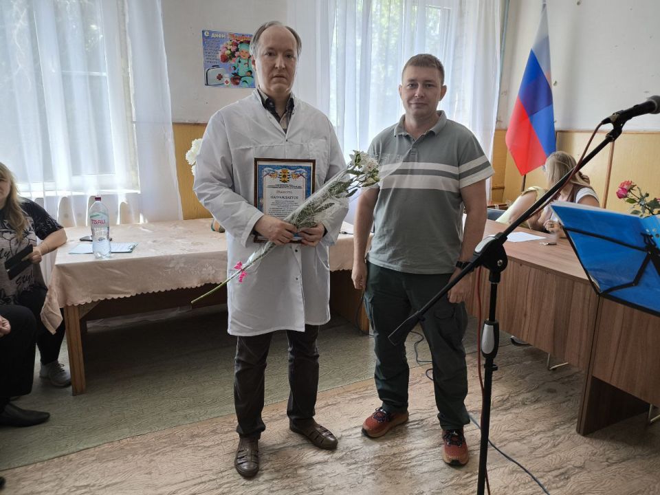 Евгений Шаталин: Посетил Рубежанскую центральную городскую многопрофильную больницу с целью поздравить сотрудников здравоохранения с Днем медицинского работника