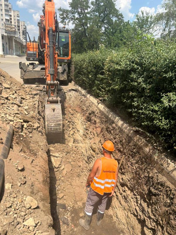 Сергей Козенко: На территории Краснодонского муниципального округа активно продолжаются аварийно-восстановительные работы, которые проводятся специалистами аварийной бригады шефа-региона ООО «ТюменьБурСтрой»