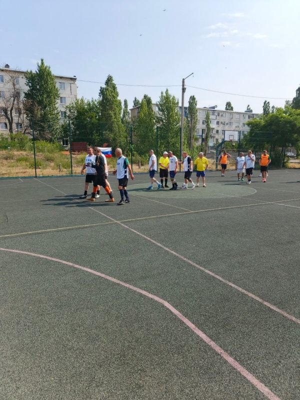 В городе Рубежное прошло открытие первенство по мини-футболу, приуроченное к празднованию Дня России