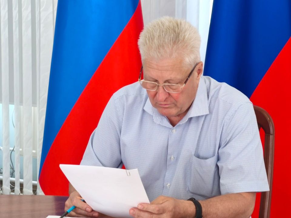 Сергей Козенко: Сегодня провел расширенное аппаратное совещание с руководителями структурных подразделений Администрации и начальниками управления и отделов по жизнеобеспечению территории