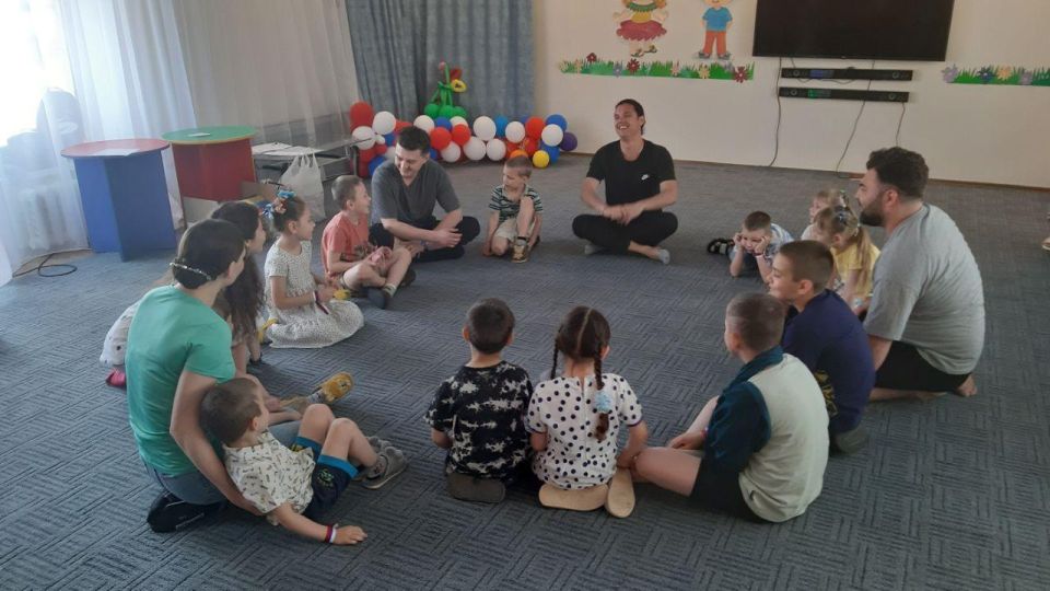 Оренбургские артисты сыграли концерт для юных жителей ЛНР