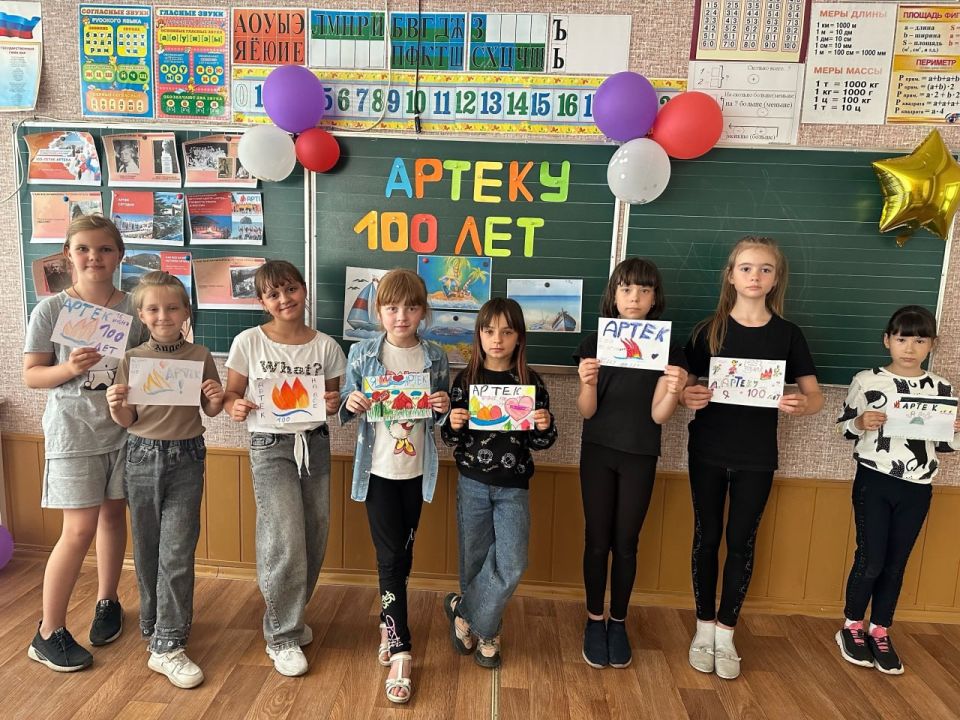 Пришкольные площадки продолжают свою работу для юных жителей Краснодонщины