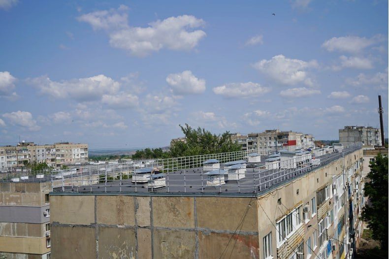 Красноярский край продолжает восстанавливать кровли МКД в кв. 60 лет СССР