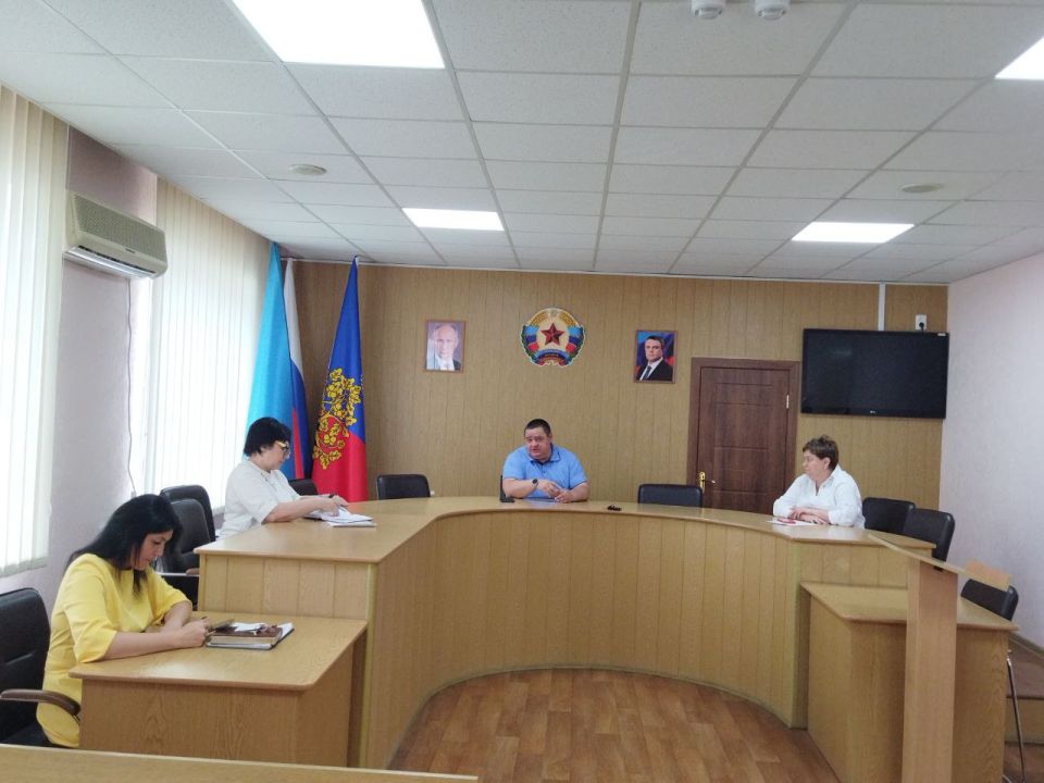 Андрей Рубанцов: Рабочий понедельник начал с традиционного совещания, в котором приняли участие мои заместители, руководители управлений Администрации города и структурных подразделений