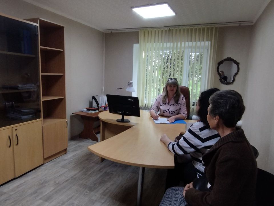 Владимир Шавлай: Сегодня, в городе Суходольск, депутат Совета Краснодонского муниципального округа - Любовь Василенко провела прием граждан