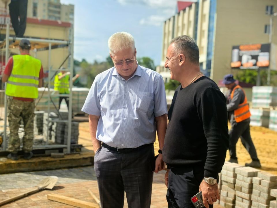 Сергей Козенко: В рамках специального инфраструктурного проекта в Краснодоне продолжаются масштабные работы по благоустройству территории Аллеи Дружбы, которая станет символом нашей тесной взаимосвязи с Тюменской областью