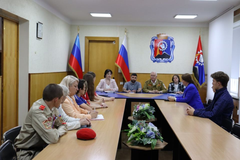 В рамках рабочего визита делегации Ставропольского края в Стаханов состоялась встреча с активной молодежью города