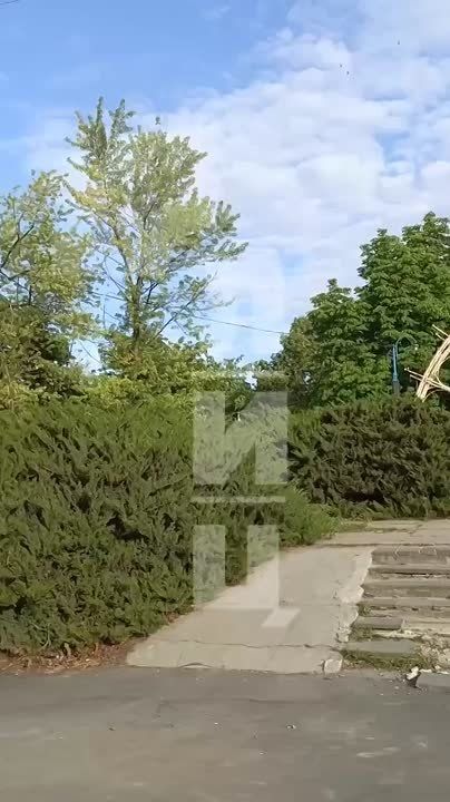 Лед тронулся!. У парка «Дружба» в восточной части Луганска появился строительный забор