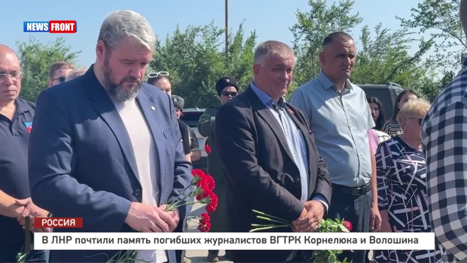 В ЛНР почтили память погибших журналистов ВГТРК Корнелюка и Волошина – репортаж News Front
