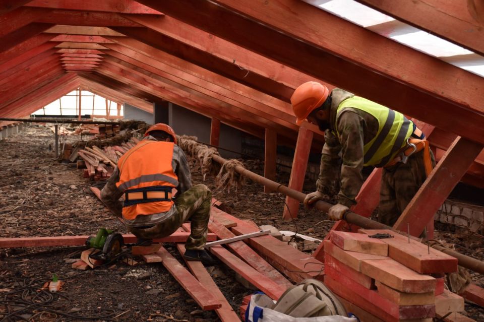 Сергей Саенко: В городе продолжаются работы по ремонту наиболее проблемных крыш многоквартирных домов