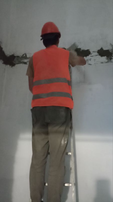 Сергей Козенко: В городе Краснодоне по адресу: квартал Шевченко, 34, специалисты ООО СК «СТИЛЛ» приступили к подготовительным работам по ремонту лифтовых шахт в многоквартирном доме