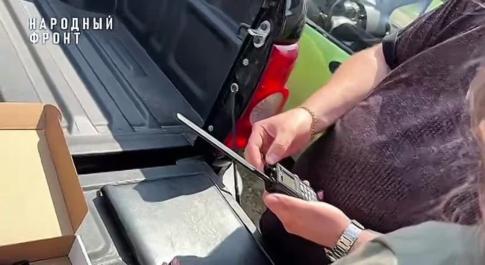 "Народный фронт" передал для "скорых" в Кременной анализаторы дронов