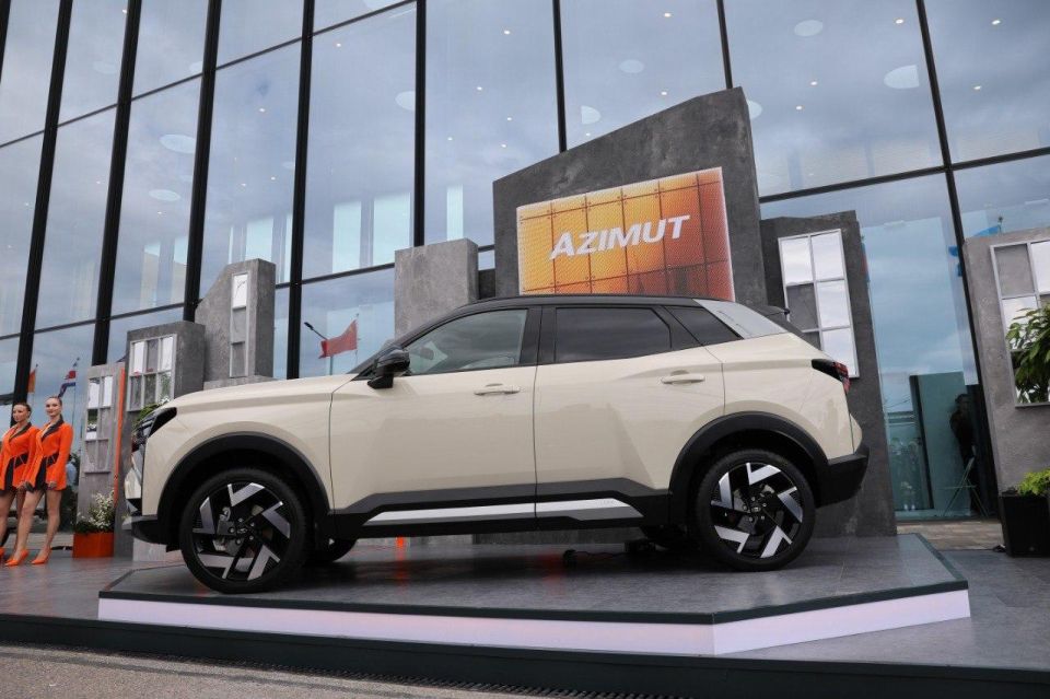 Уникальность нового кроссовера Lada Azimut с искусственным интеллектом GigaChat от Сбера, который представили на Петербургском экономическом форуме, заключается не только во внешней красоте, но и в интеграции современных...