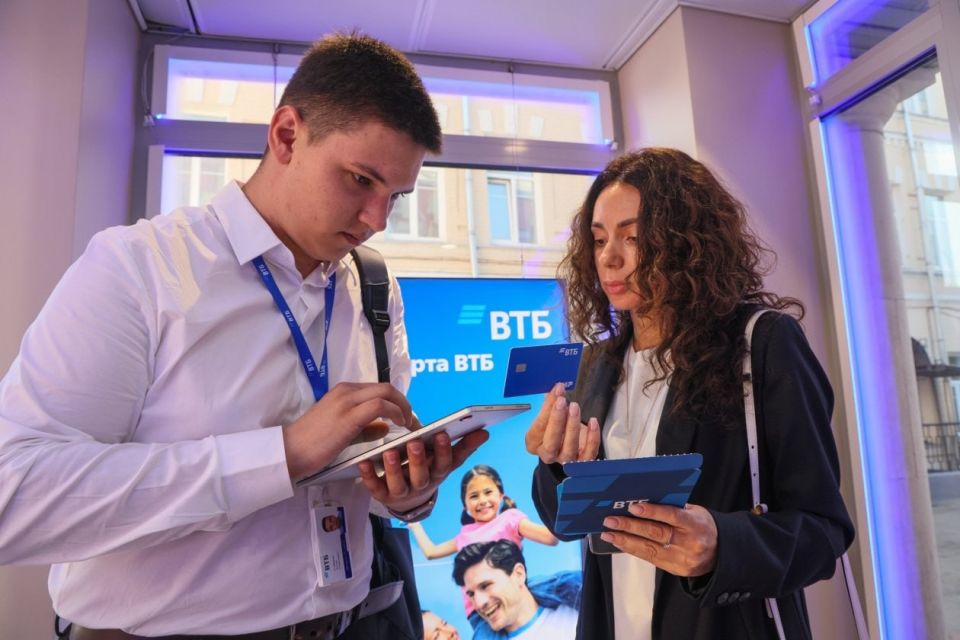 ВТБ запустил выездной сервис для предпринимателей в Луганске