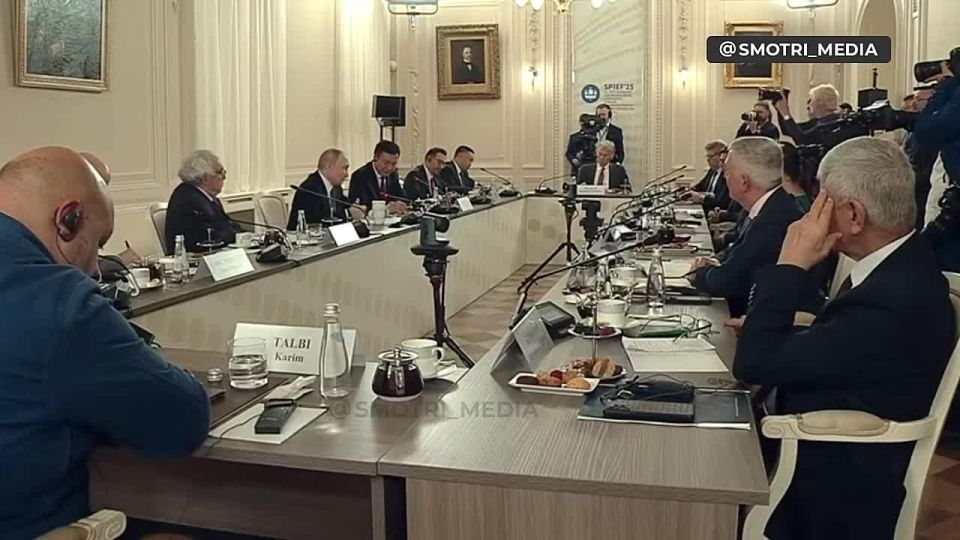 Владимир Путин на встрече с редакторами мировых информагентств рассказал, что его внучка свободно говорит на китайском языке