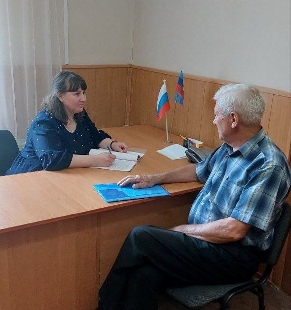 В Ирмино провели выездной приём по вопросам социальной поддержки