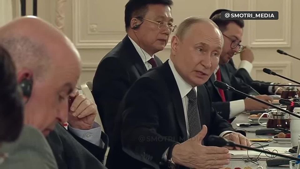 Вместо того, чтобы с людьми на юго-востоке Украины договориваться, против них начали применять силу — Владимир Путин