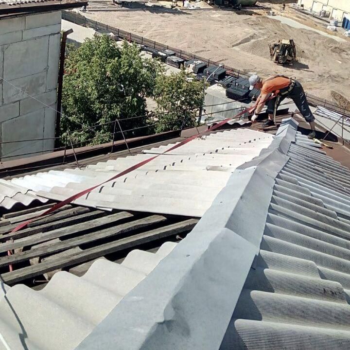 Единая управляющая компания провела текущий ремонт свыше 5 тысяч квадратных метров кровель в 155 многоквартирных домах