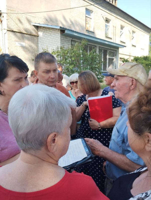 Фракция «Единая Россия» в Рубежном организовала цикл выездных встреч депутатов с жителями города