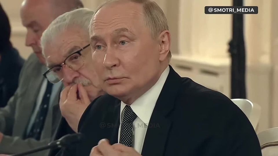 Владимир Путин не исключил своей встречи с Зеленским, но она возможна на завершающем этапе переговоров, чтобы «поставить точку, …но подпись должна стоять легитимных властей»