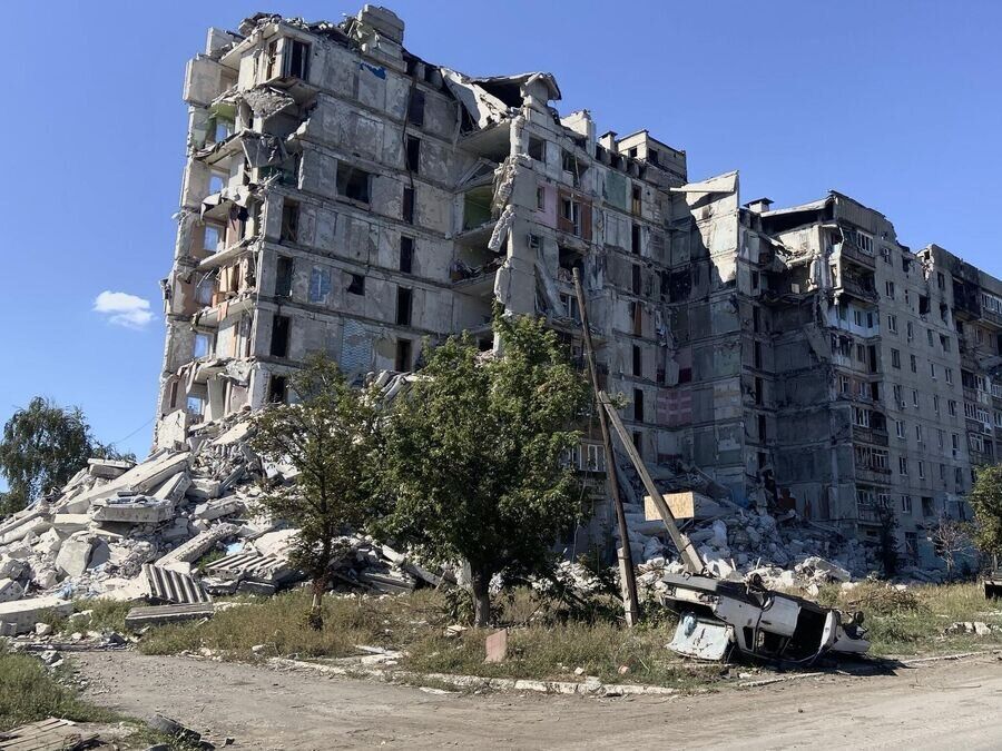 Анна Сорока: При поддержке меценатов и Военной комендатуры г. Луганска жителям Попасной доставили гуманитарную помощь: 10 тонн бутилированной питьевой воды