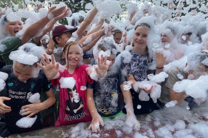 Красноярский край в 2025 году оздоровит на берегу Азовского моря 1000 свердловских детей