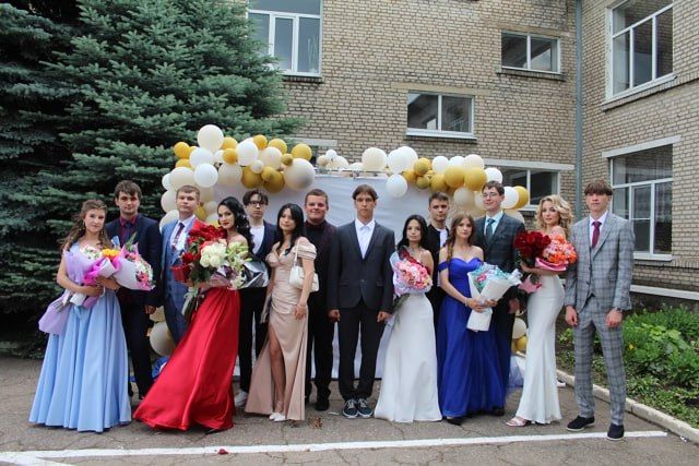 В Кировске чествовали выпускников 11х классов