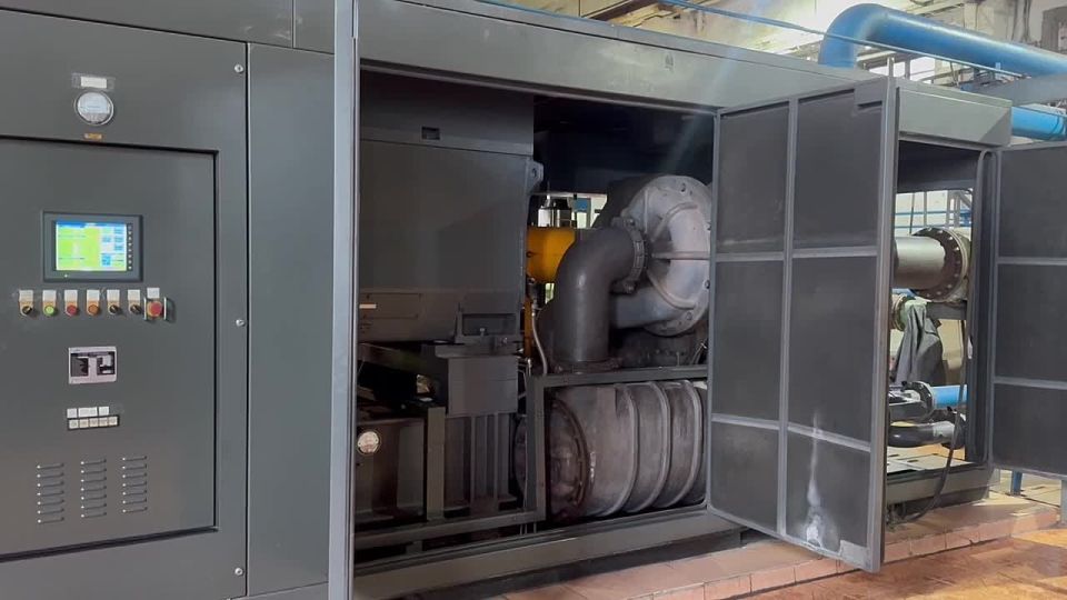 На Алчевском металлургическом комбинате капитально отремонтировали один из четырех магистральных воздушных компрессоров, сообщили в Южном горно-металлургическом комплексе, в состав которого входит предприятие