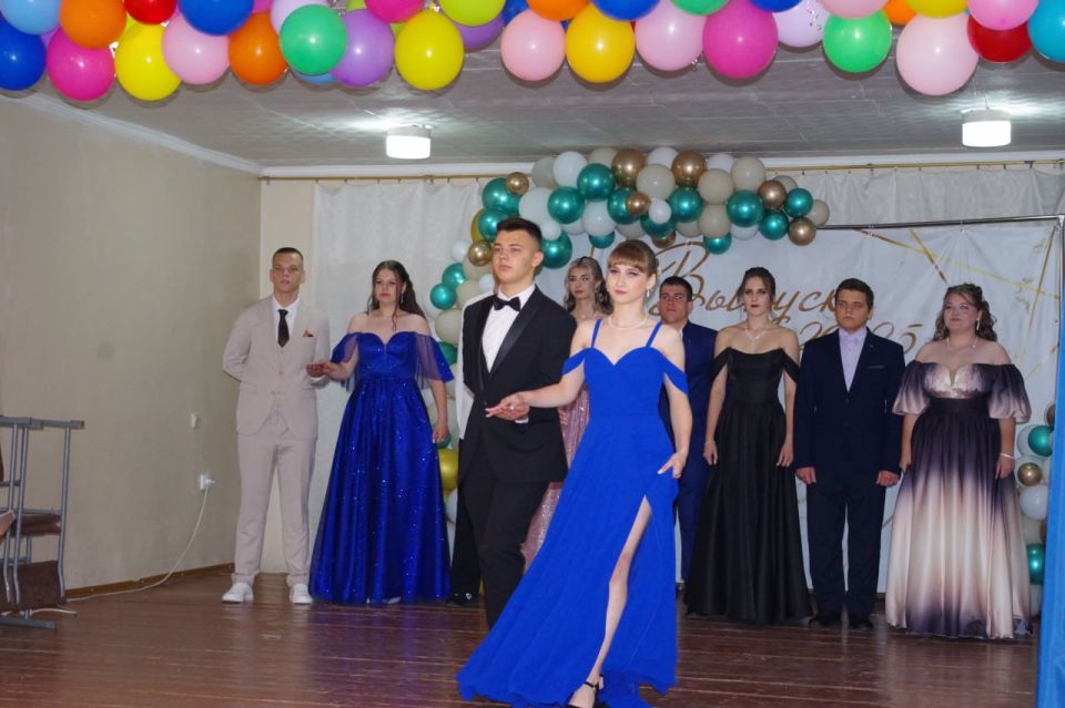 Сергей Крамаренко: Сейчас в округе началась пора выпускных вечеров в школах — это поистине торжественный и волнительный момент как для ребят, так и для их родителей