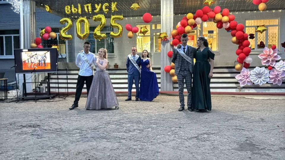 19.06.2025г. в с.Великая Черниговка в средней школе состоялся выпускной вечер: