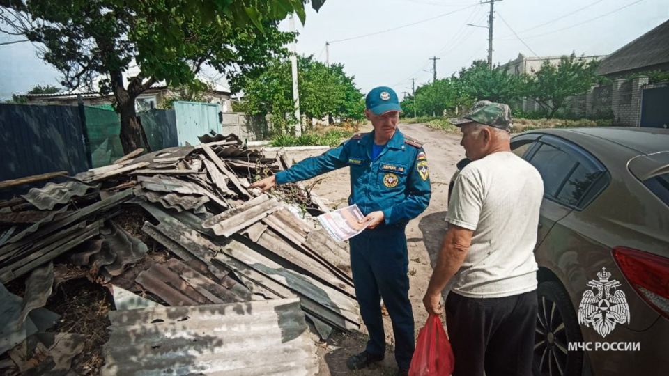 Работа по предупреждению сухотравных палов - в приоритете у сотрудников МЧС России