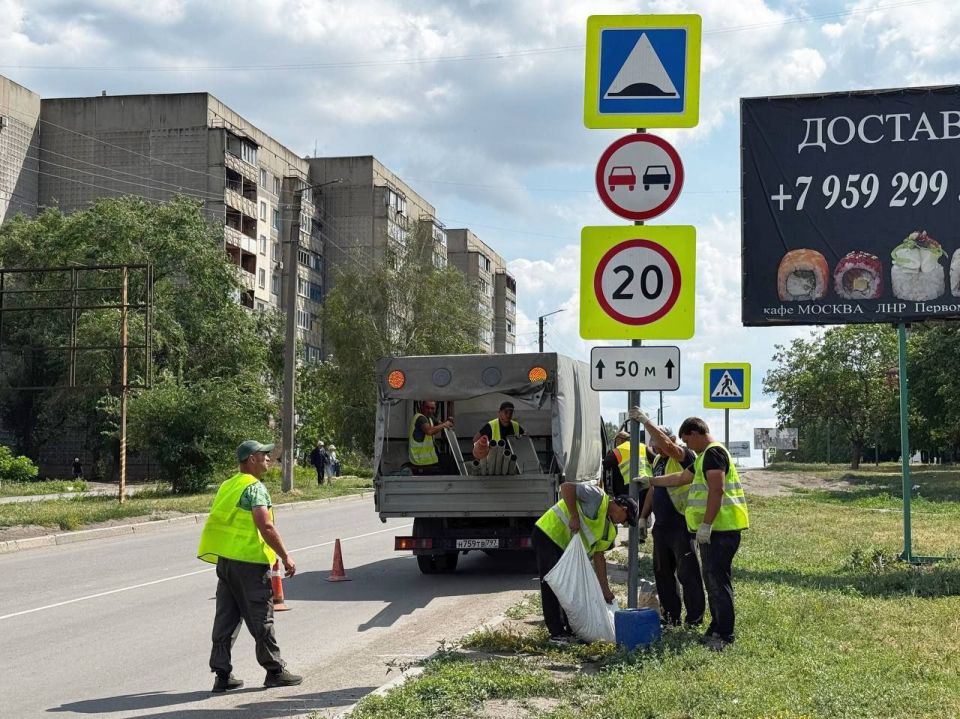 Сергей Колягин: Согласно ранее достигнутым договоренностям с руководством Министерства инфраструктуры и транспорта Луганской Народной Республики специалисты ООО «Проектстрой» приступили к подготовке пешеходных переходов...