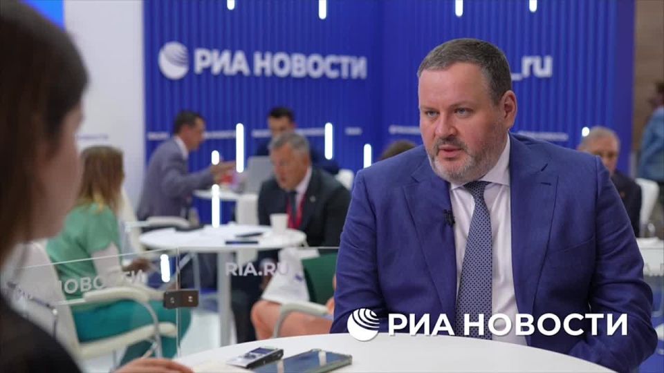 МРОТ в России составит более 27 тысяч рублей в следующем году, повышение затронет 4,6 млн человек, сообщил РИА Новости на ПМЭФ глава Минтруда Котяков