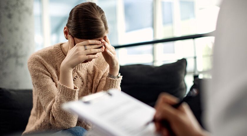 Я сама. Психолог объяснила, почему женщины берут на себя так много