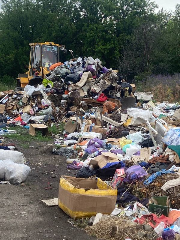 Работы по ликвидации несанкционированных свалок возле площадок ТКО продолжаются