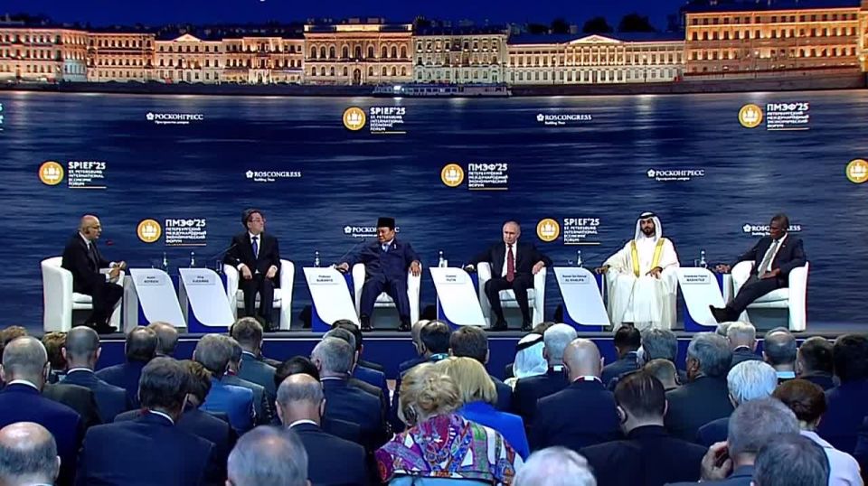 «Мы не добиваемся капитуляции со стороны Украины. Мы настаиваем на принятии реалий, которые сложились на земле», — Владимир Путин