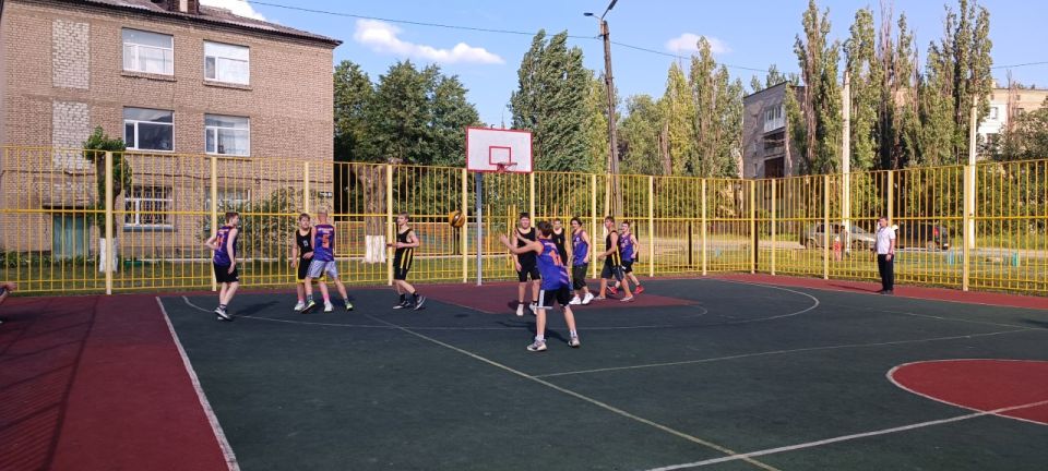 В Перевальске продолжается «Баскетбольная вечерняя лига - 2025»