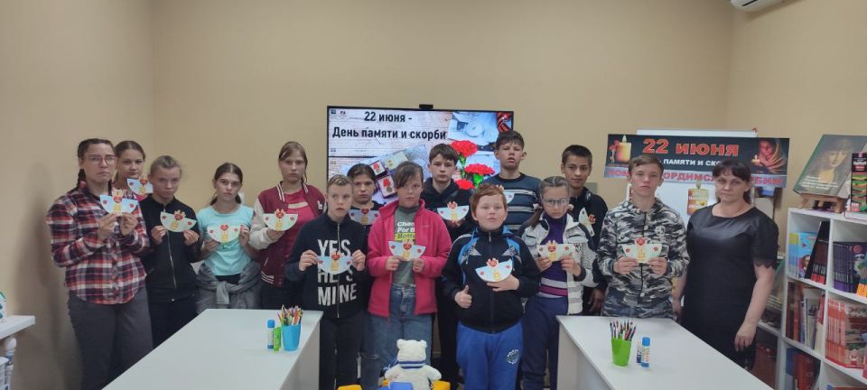 В детском центре Перевальского районного исторического музея прошло значимое мероприятие для воспитанников школы-интерната, посвященное Дню памяти и скорби