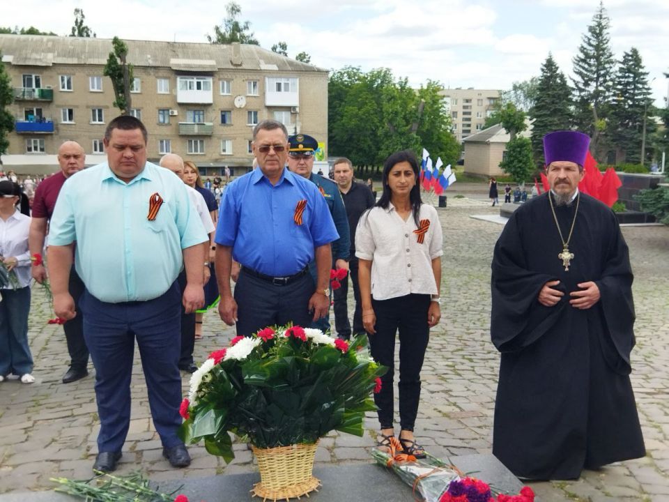 Андрей Рубанцов: Сегодня, в День памяти и скорби, у Мемориала "Слава" в Ровеньках состоялся торжественный митинг, посвященный трагической дате начала Великой Отечественной войны