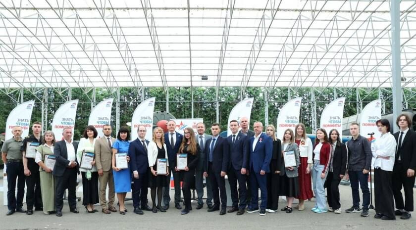 Заместитель директора по воспитательной работе Зимогорьевской средней школы им. Героя Советского Союза Ивана Малько Елена Краснопольская получила сертификат на 50 тыс