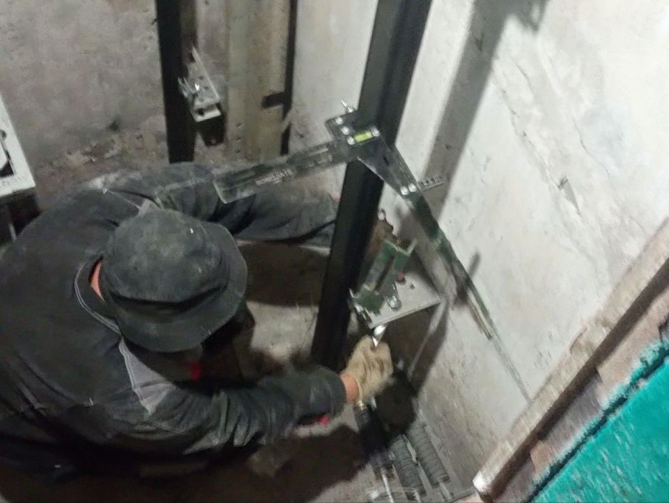 Андрей Рубанцов: В Ровеньках продолжаются работы по замене лифтового оборудования