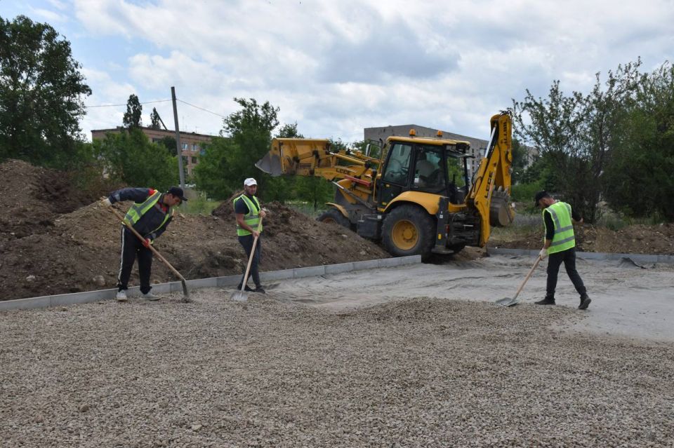 В Брянке в рамках федерального проекта «Восстановление (создание) инфраструктуры и содействие экономическому развитию Донецкой Народной Республики, Луганской Народной Республики, Запорожской области и Херсонской области»...