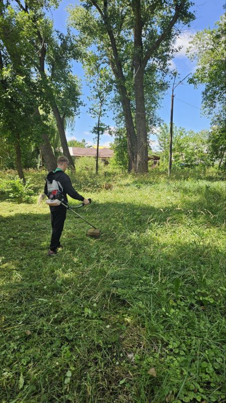 Андрей Рубанцов: Уборка от мусора и покос травы в городском парке: шаг к чистоте и комфорту!