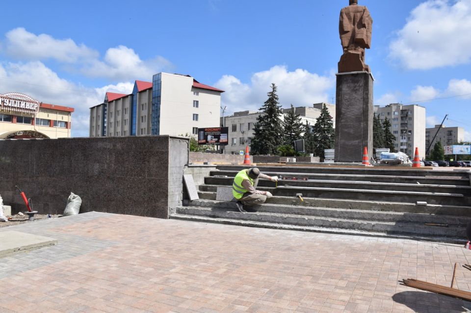 Сергей Козенко: В рамках специального инфраструктурного проекта в Краснодоне продолжается реализация масштабного проекта благоустройства «Аллеи Дружбы»