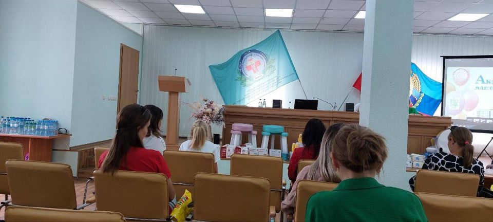 Заведующая женской консультацией Перевальской ЦРМБ и будущие мамы ЛНР приняли участие в тренинге от Краснодарского перинатального центра