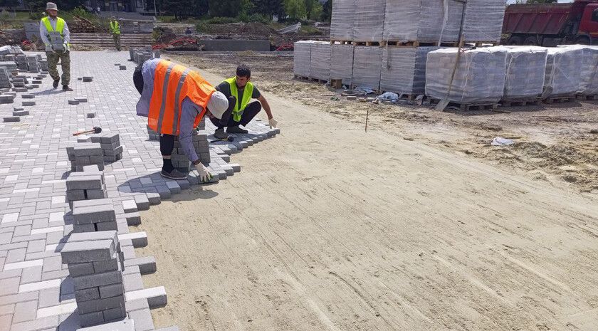 Реновация центра Алчевска завершится в октябре