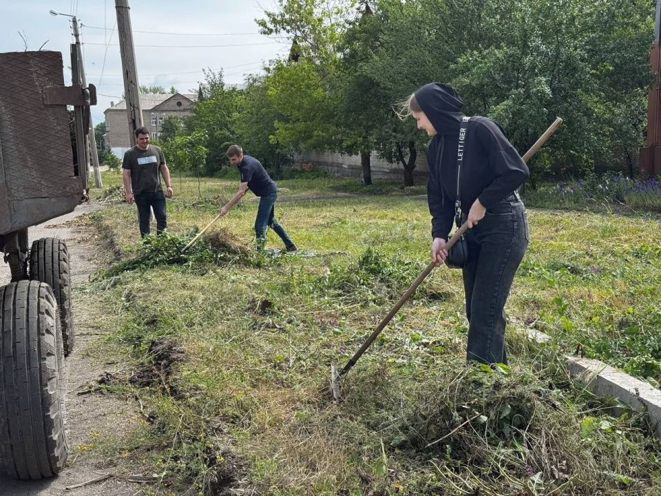 Сергей Колягин: С самого утра представители трудовых коллективов города Первомайска вместе со специалистами Муниципального унитарного предприятия «Комбинат коммунальных услуг города Первомайска» продолжили работы по...